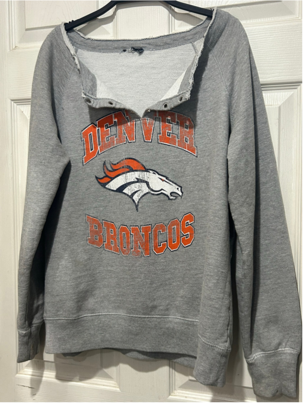 Women's Unbranded Denver Broncos Gray Orange Sweatshirt M - Picture 3 of 3